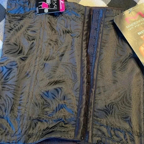 MAIDENFORM size XL 14/16 WAISTNIPPER BLACK NEW - Picture 2 of 5